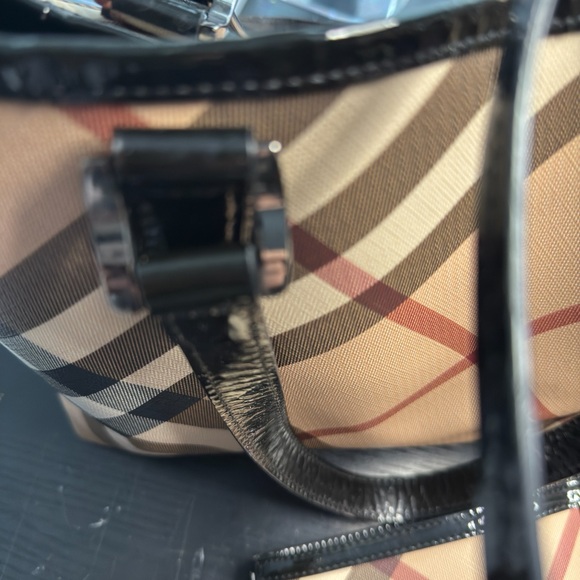 ADDITIONAL PRICE CUT Closet Clear Out Burberry Black and Tan Tote Bag, pouch - Picture 14 of 16